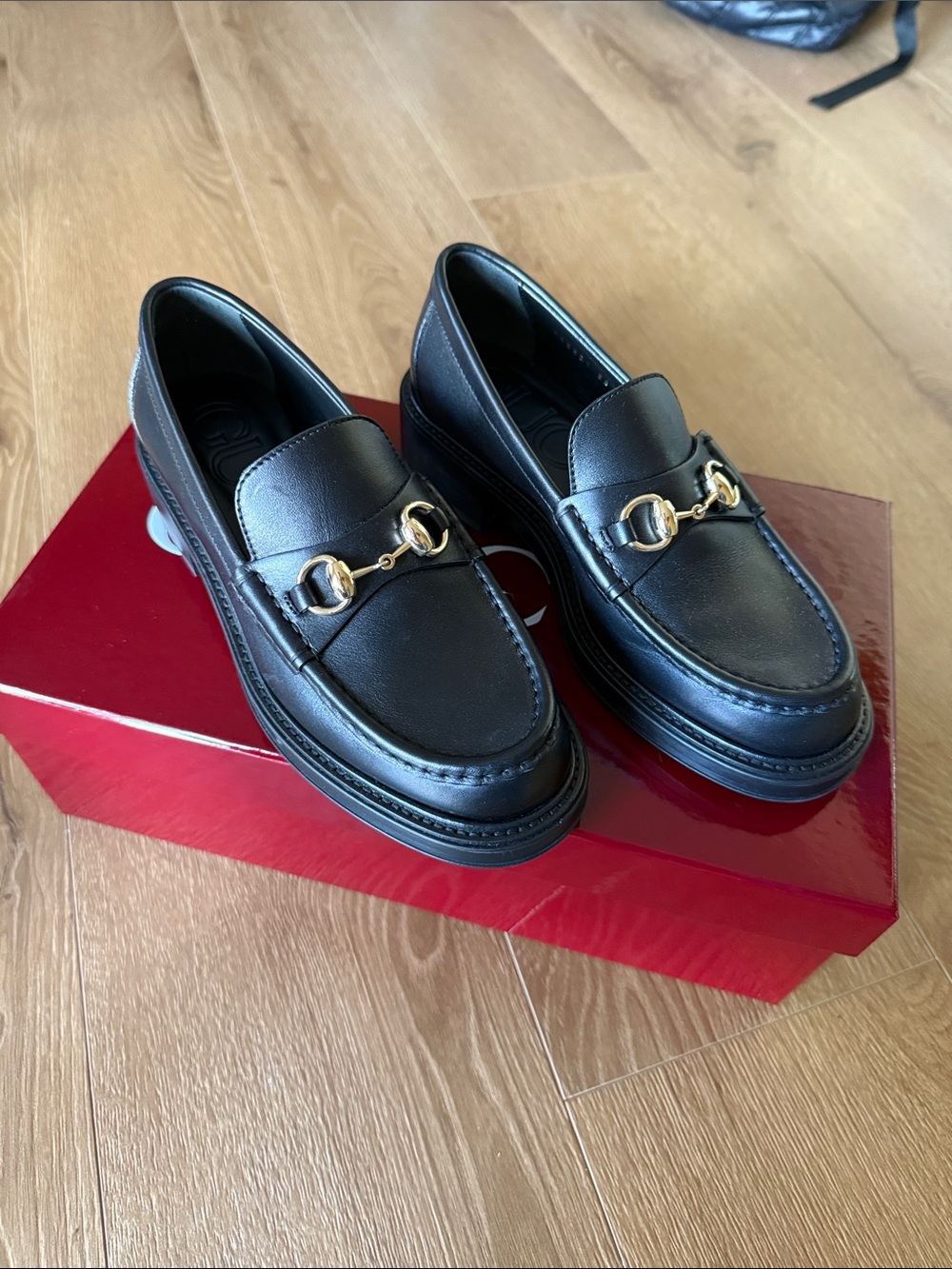 Gucci Black Leather Women's Horsebit Loafers with Gold Hardware